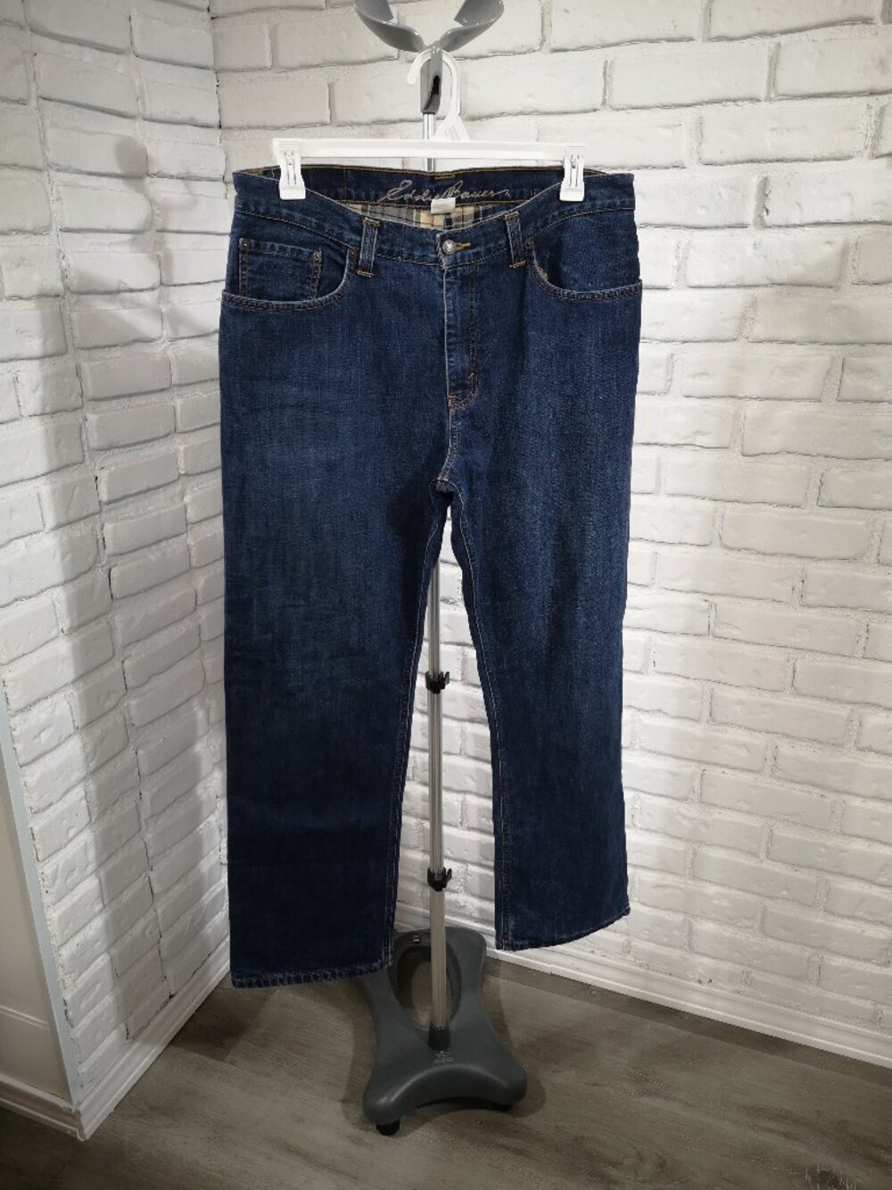 Eddie Bauer Men's Size 35/32 Medium Wash Flannel Lined Relaxed Fit Blue Jeans